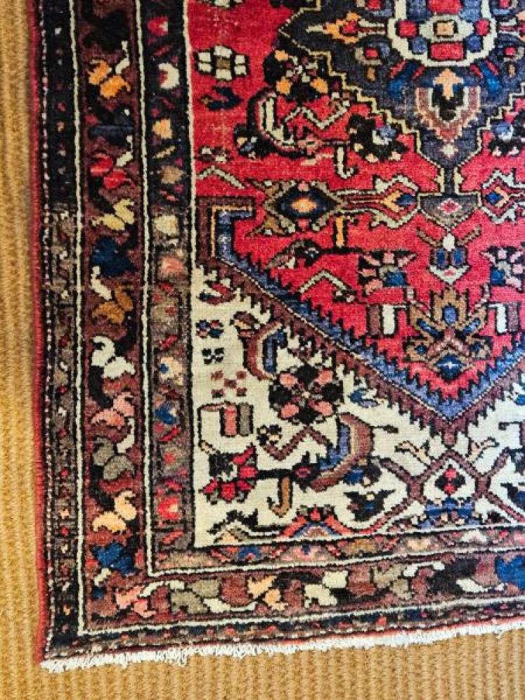 Superb Persian Pure Wool Rug  - Image 4