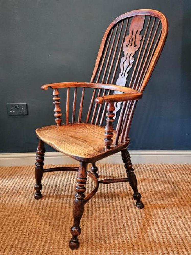 Superb Yew Wood High Back Windsor Chair  - Image 5