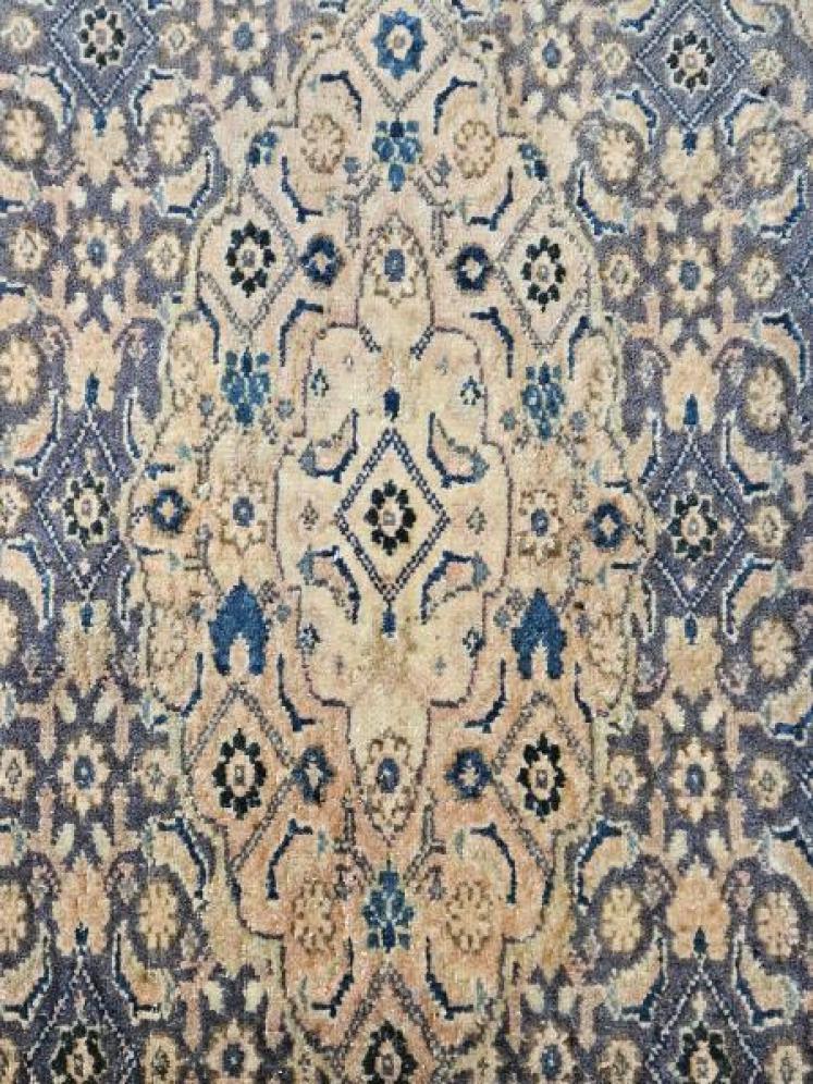 Fine Quality Small Persian Pure Wool Rug  - Image 3