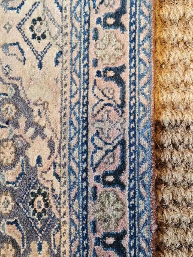 Fine Quality Small Persian Pure Wool Rug  - Image 4