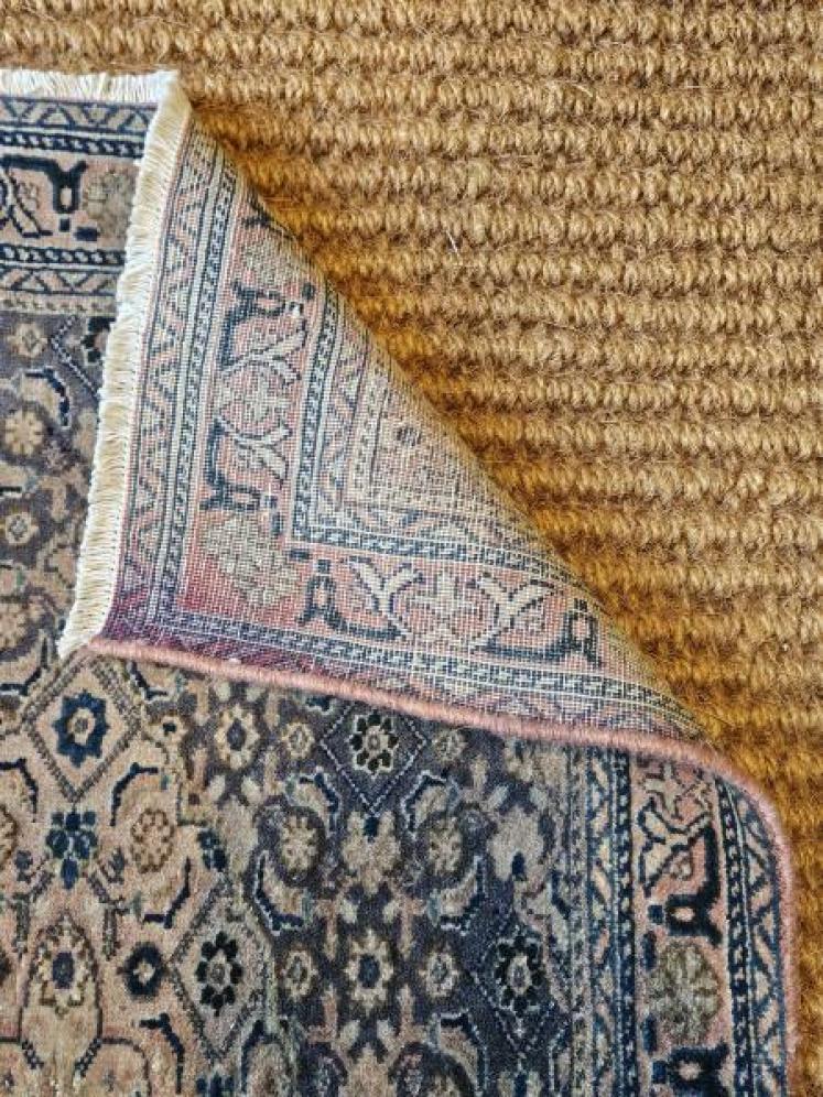 Fine Quality Small Persian Pure Wool Rug  - Image 7
