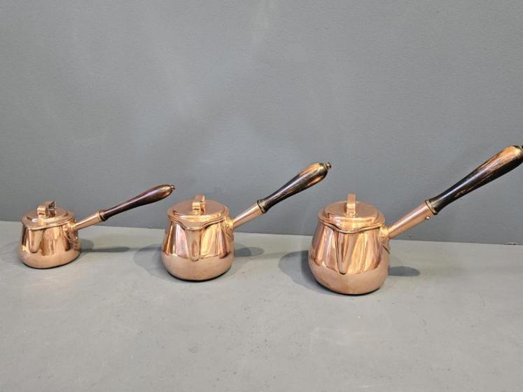 Matching Set of 3 Victorian Copper Pans - Image 1