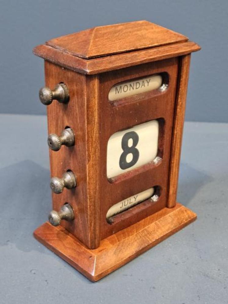 Small Edwardian Mahogany Perpetual Desk Calendar - Image 3