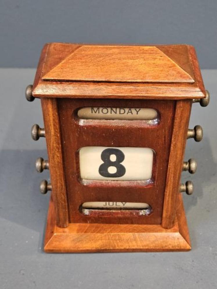 Small Edwardian Mahogany Perpetual Desk Calendar - Image 5