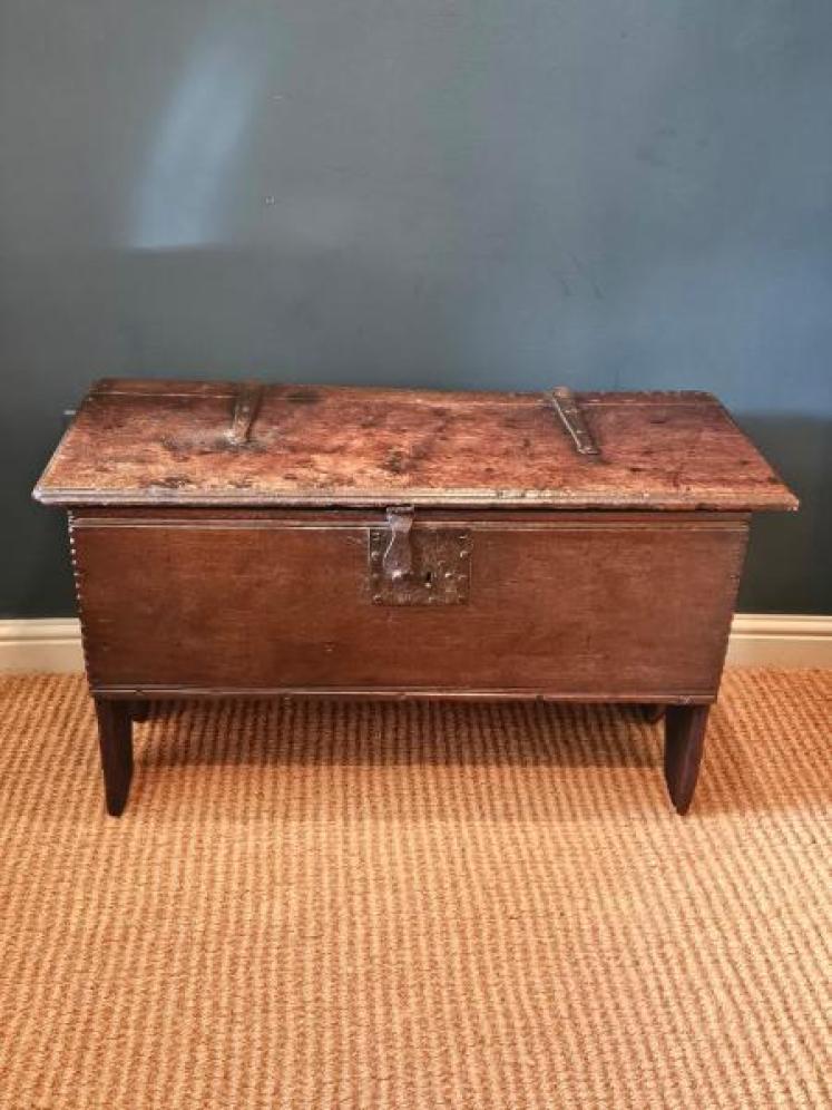 Wonderful 16th Century Oak Coffer - Image 1
