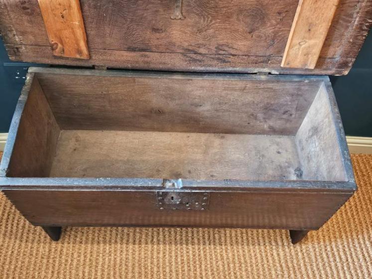 Wonderful 16th Century Oak Coffer - Image 5