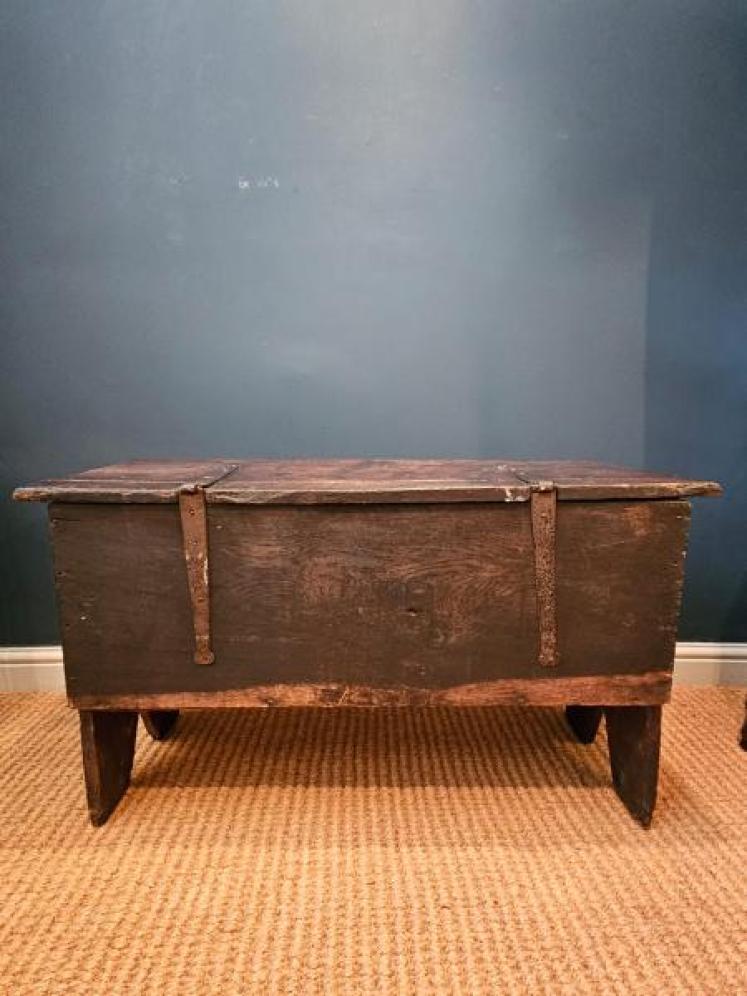 Wonderful 16th Century Oak Coffer - Image 6