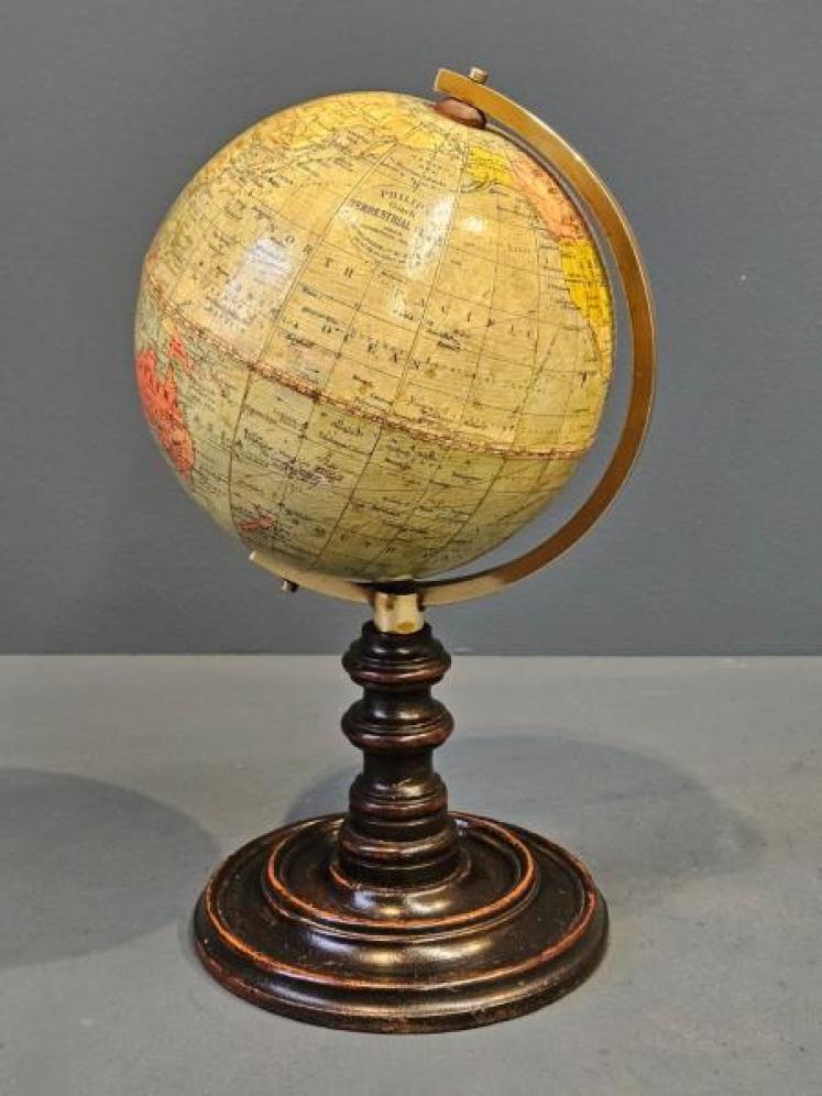 1930's 6" Philips Globe - Image 1