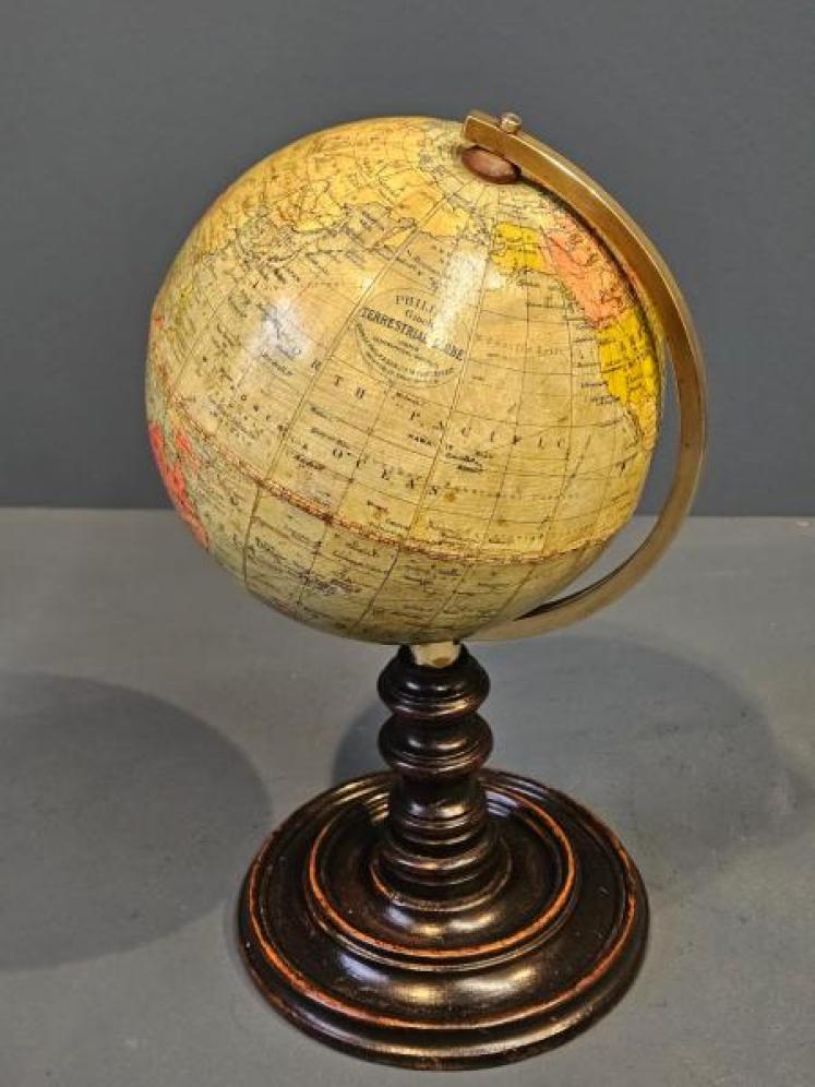 1930's 6" Philips Globe - Image 2