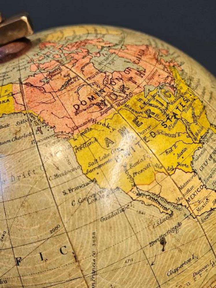 1930's 6" Philips Globe - Image 4