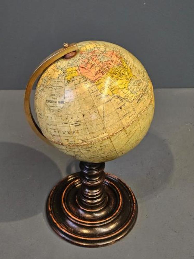 1930's 6" Philips Globe - Image 5