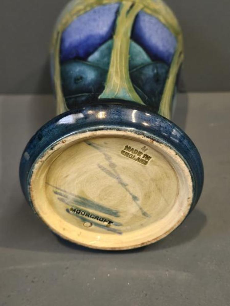 Superb Moorcroft Moonlit Blue Vase - Image 5