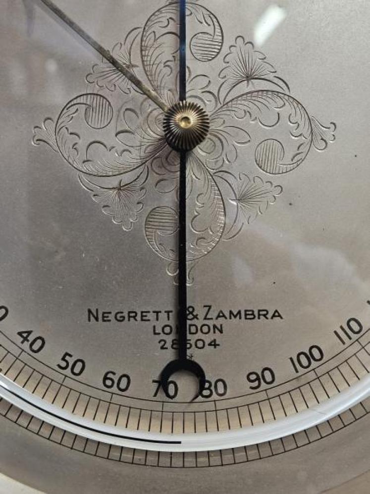 Negretti & Zambra 14" Oak Leaf Border Barometer - Image 6