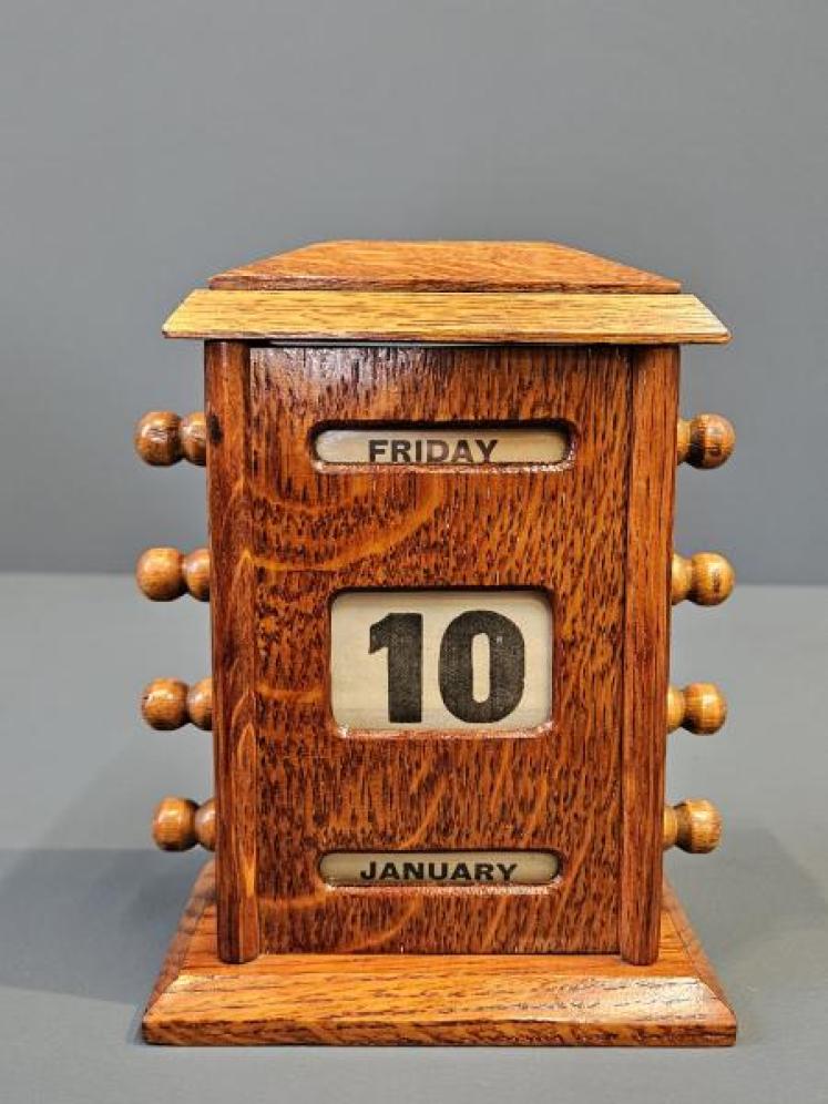 Edwardian Oak Perpetual Desk Calendar - Image 1