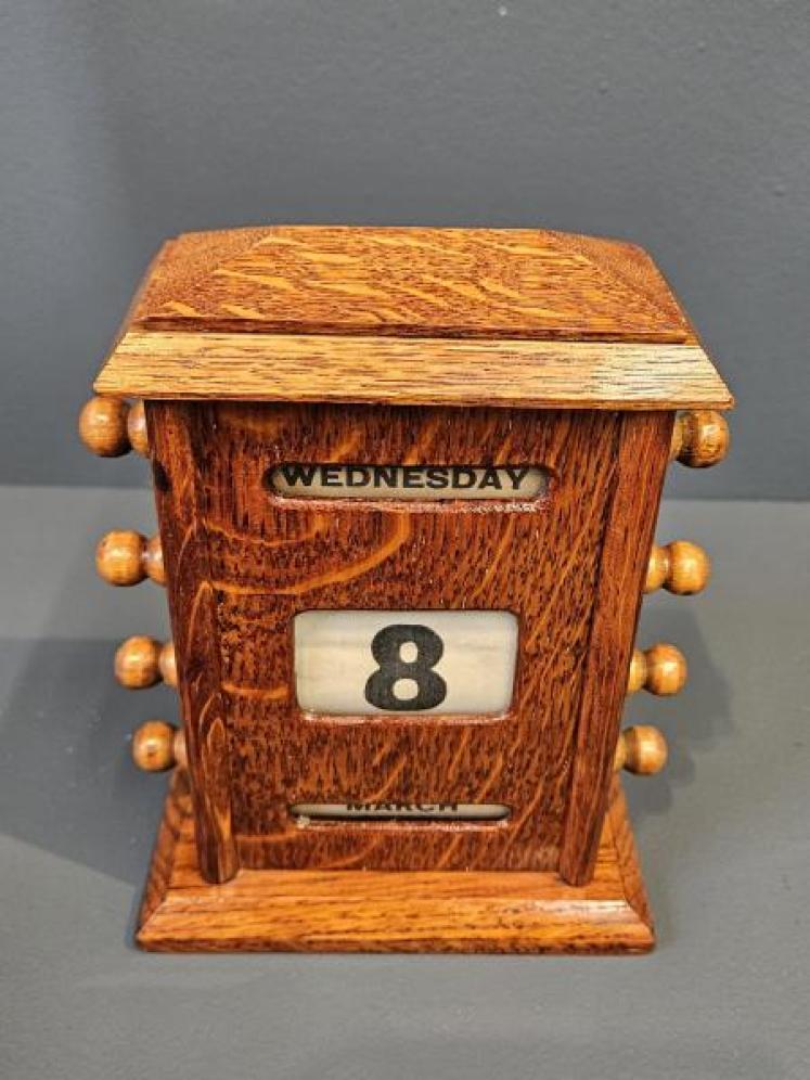 Edwardian Oak Perpetual Desk Calendar - Image 4