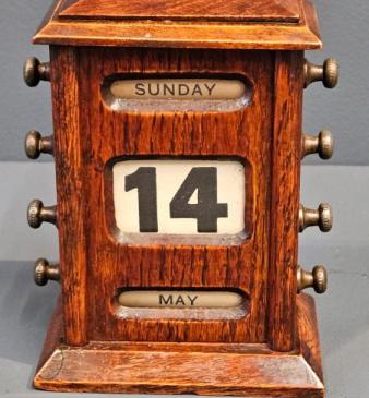 Small Edwardian Oak Perpetual Desk Calendar