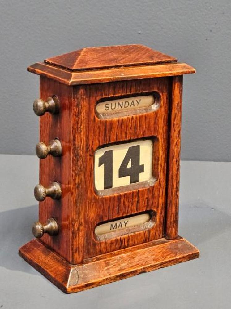Small Edwardian Oak Perpetual Desk Calendar - Image 2