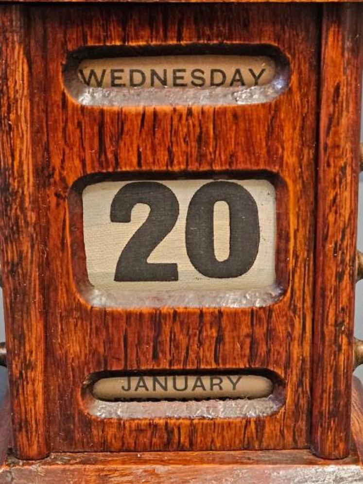 Small Edwardian Oak Perpetual Desk Calendar - Image 4