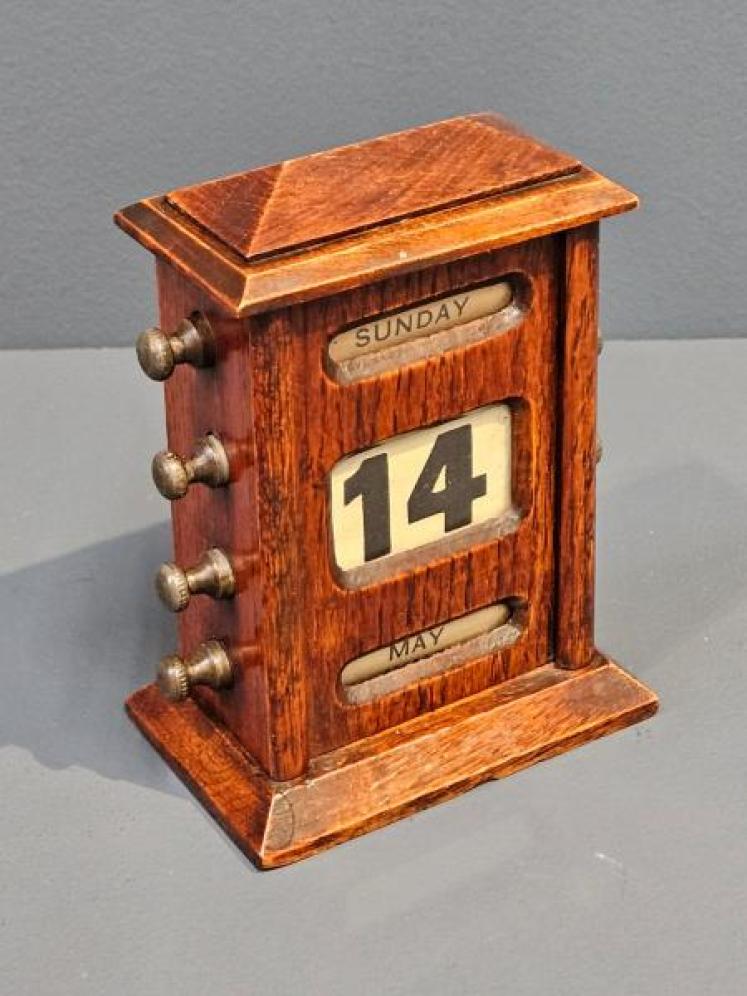 Small Edwardian Oak Perpetual Desk Calendar - Image 6
