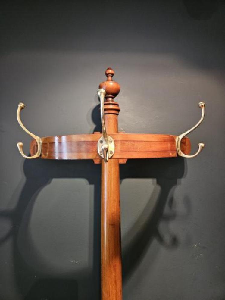 Superb Walnut Hall Stand in the Manner of Shoolbred - Image 2