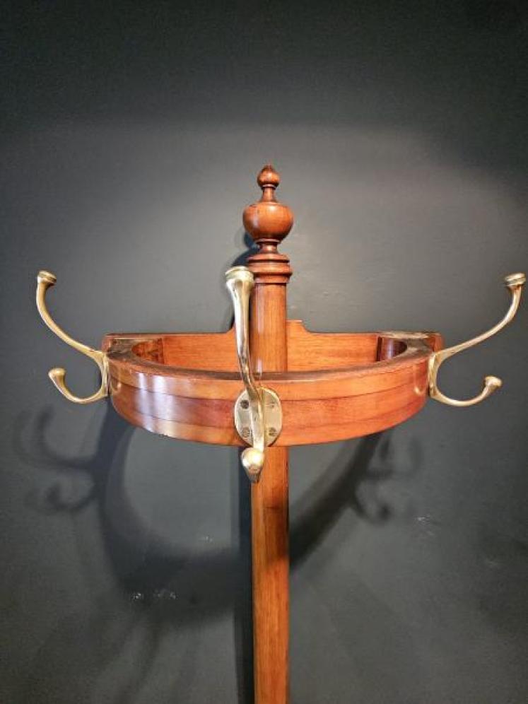 Superb Walnut Hall Stand in the Manner of Shoolbred - Image 5