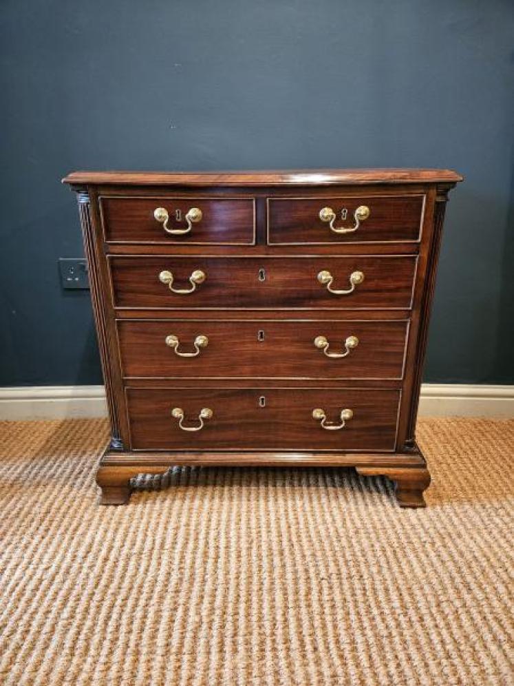 Small George III Figured Mahogany Chest of Drawers - Image 1