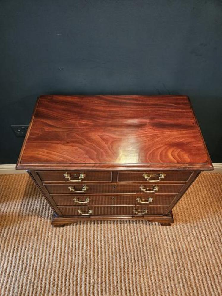 Small George III Figured Mahogany Chest of Drawers - Image 3