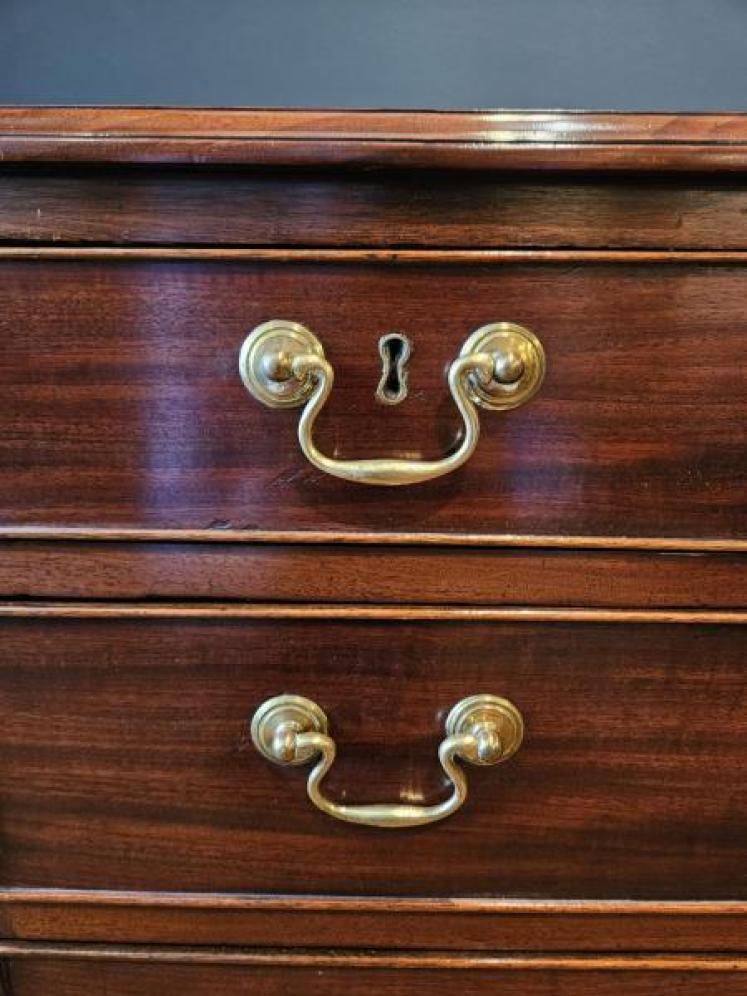 Small George III Figured Mahogany Chest of Drawers - Image 6