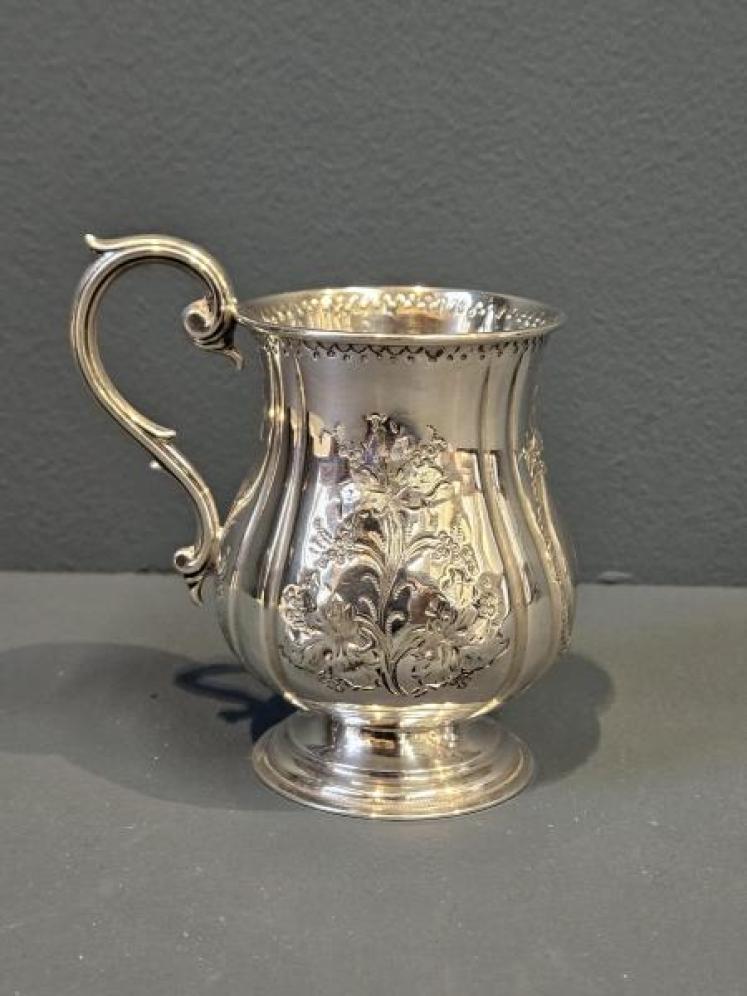 Mid Victorian Embossed & Engraved Silver Mug - Image 2