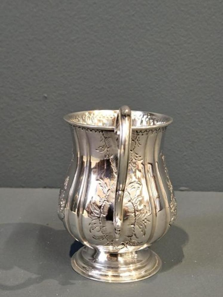 Mid Victorian Embossed & Engraved Silver Mug - Image 3