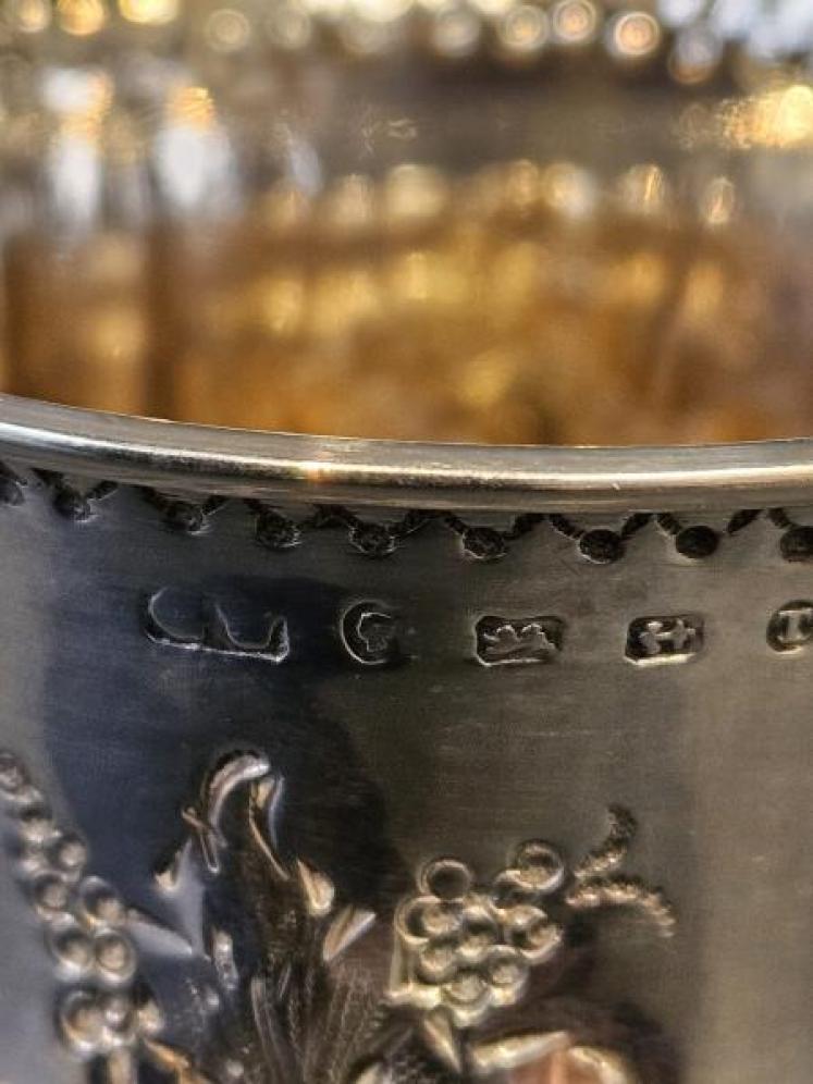 Mid Victorian Embossed & Engraved Silver Mug - Image 5