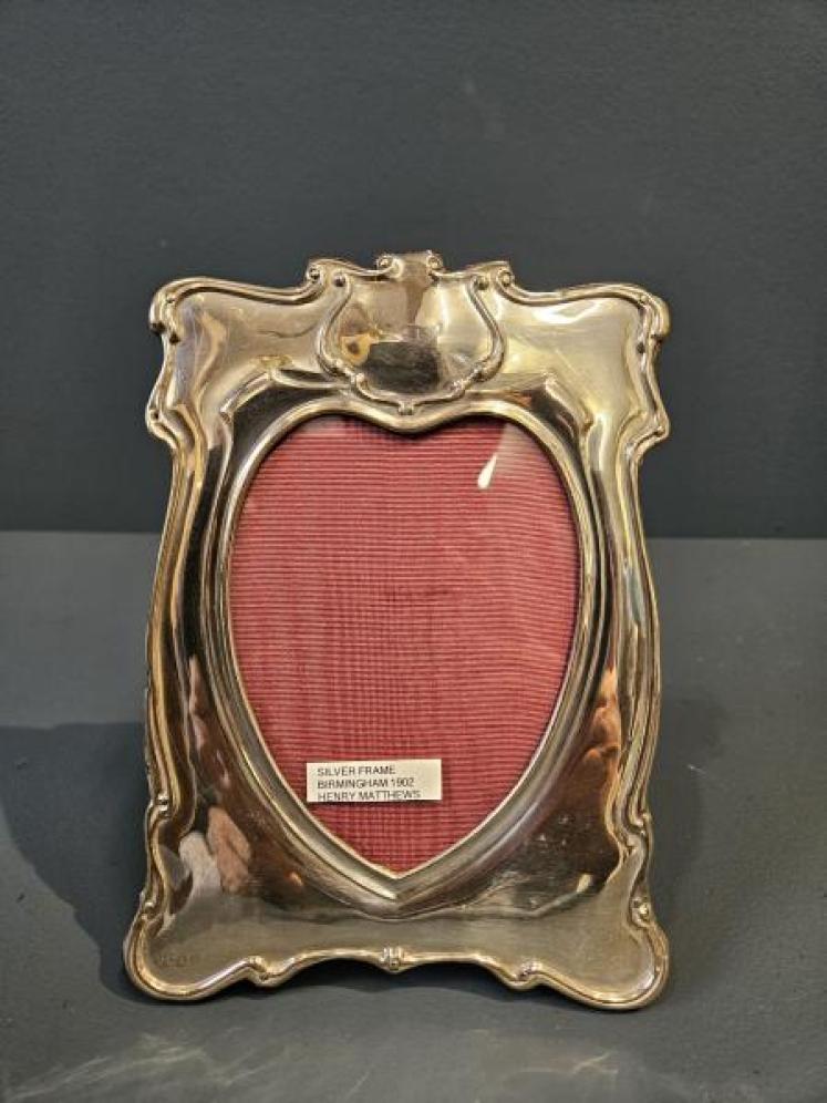 Edwardian Art Nouveau Heart Shaped Silver Photo Frame  - Image 5