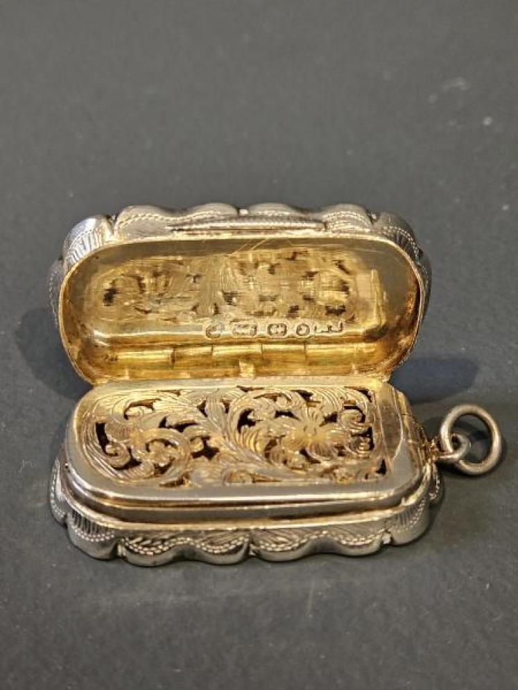 Fine Quality Victorian Silver Vinaigrette - Image 6