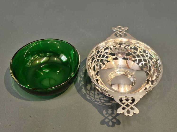 Large Edwardian Mappin and Webb Silver Quaich - Image 5