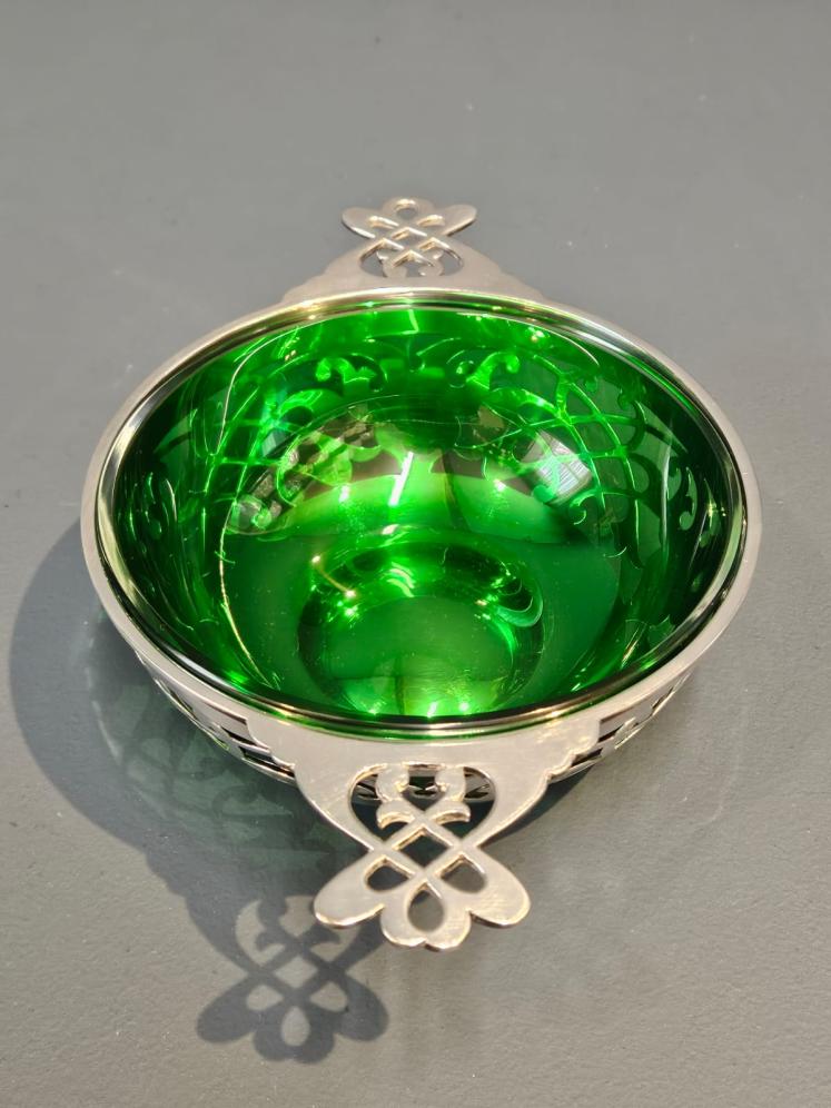 Large Edwardian Mappin and Webb Silver Quaich - Image 4