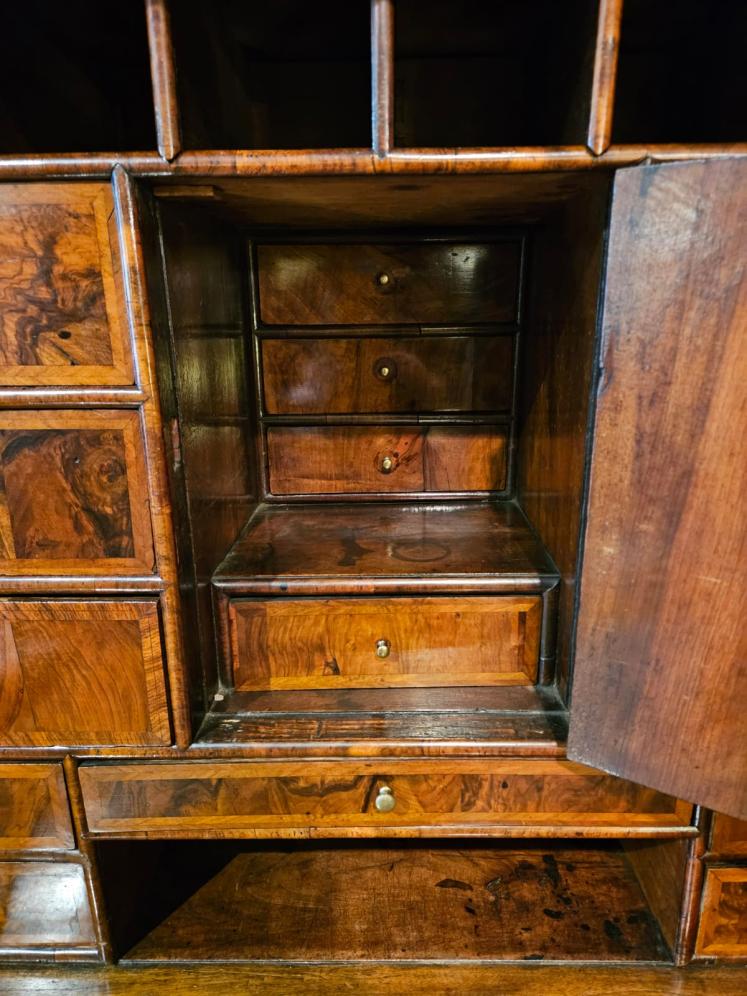 Superb William & Mary Walnut Escritoire - Image 10