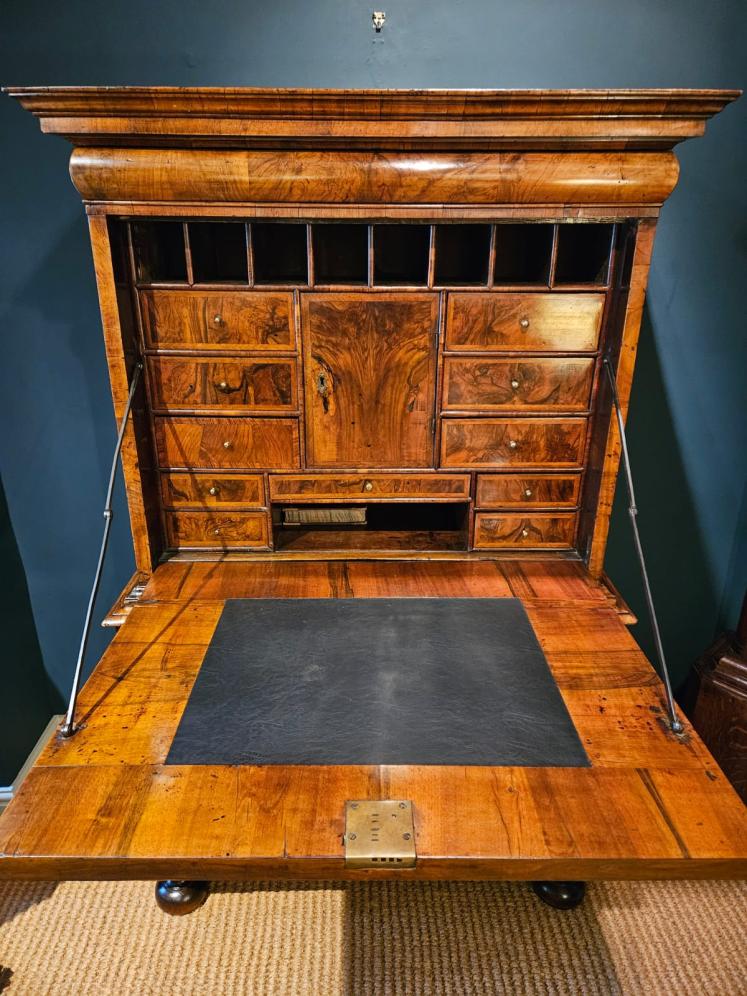 Superb William & Mary Walnut Escritoire - Image 9