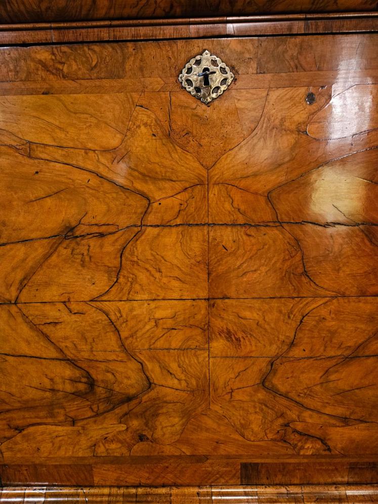 Superb William & Mary Walnut Escritoire - Image 5