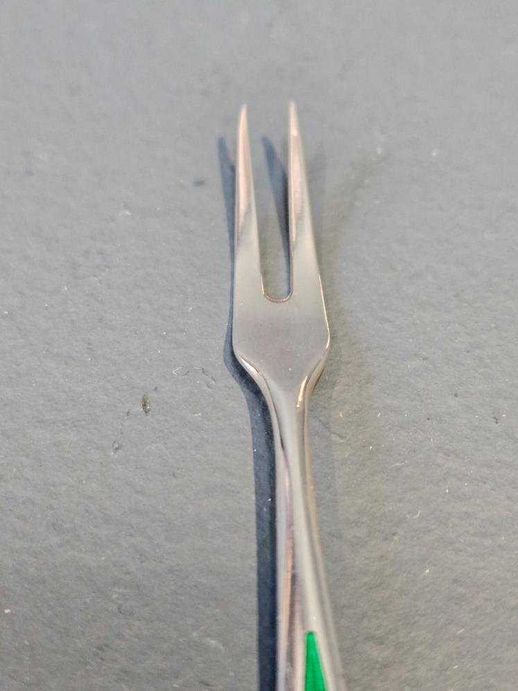 Set of 6 Silver and Enamel Hors D'oeuvre Forks - Image 6