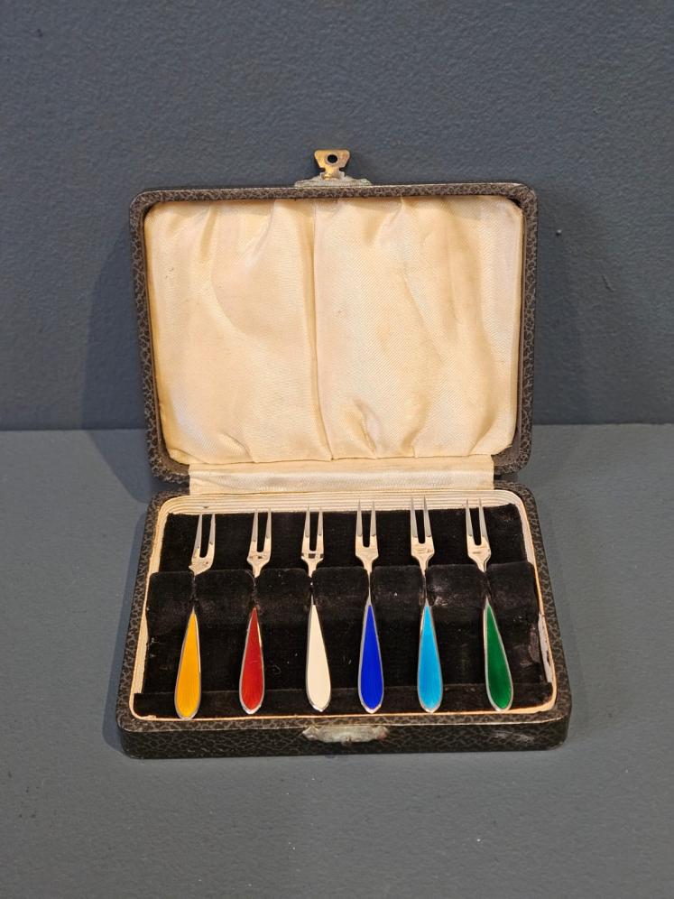 Set of 6 Silver and Enamel Hors D'oeuvre Forks - Image 1