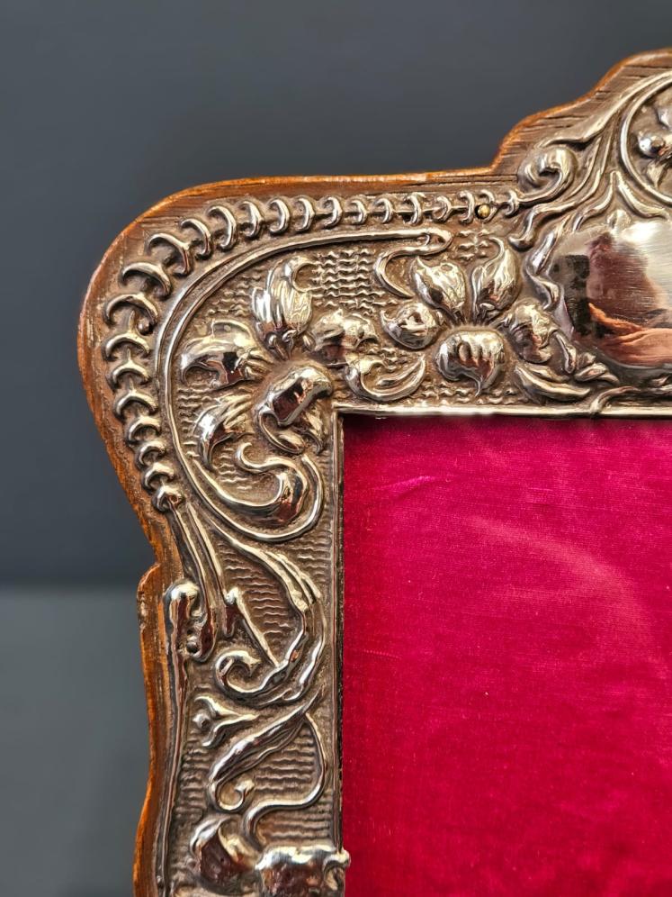 Embossed Edwardian Silver Art Nouveau Photo Frame  - Image 6