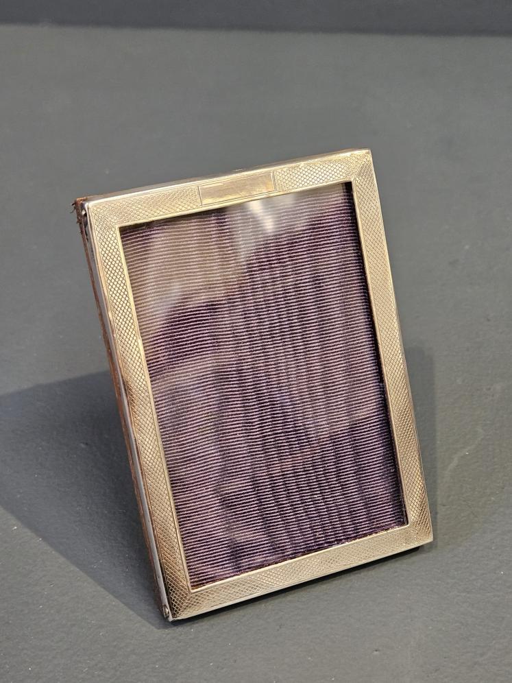 Small George V Engine Turned Silver Photo Frame - Image 3