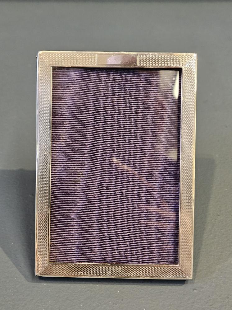 Small George V Engine Turned Silver Photo Frame - Image 1