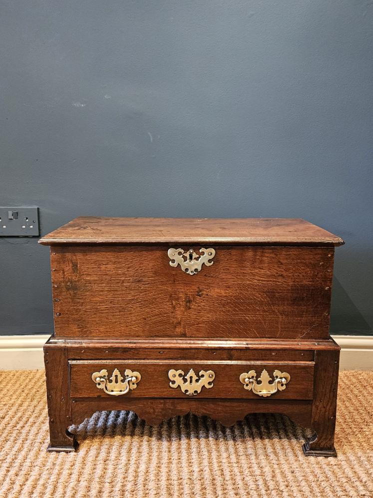 George II Oak Coffer Bach  - Image 9