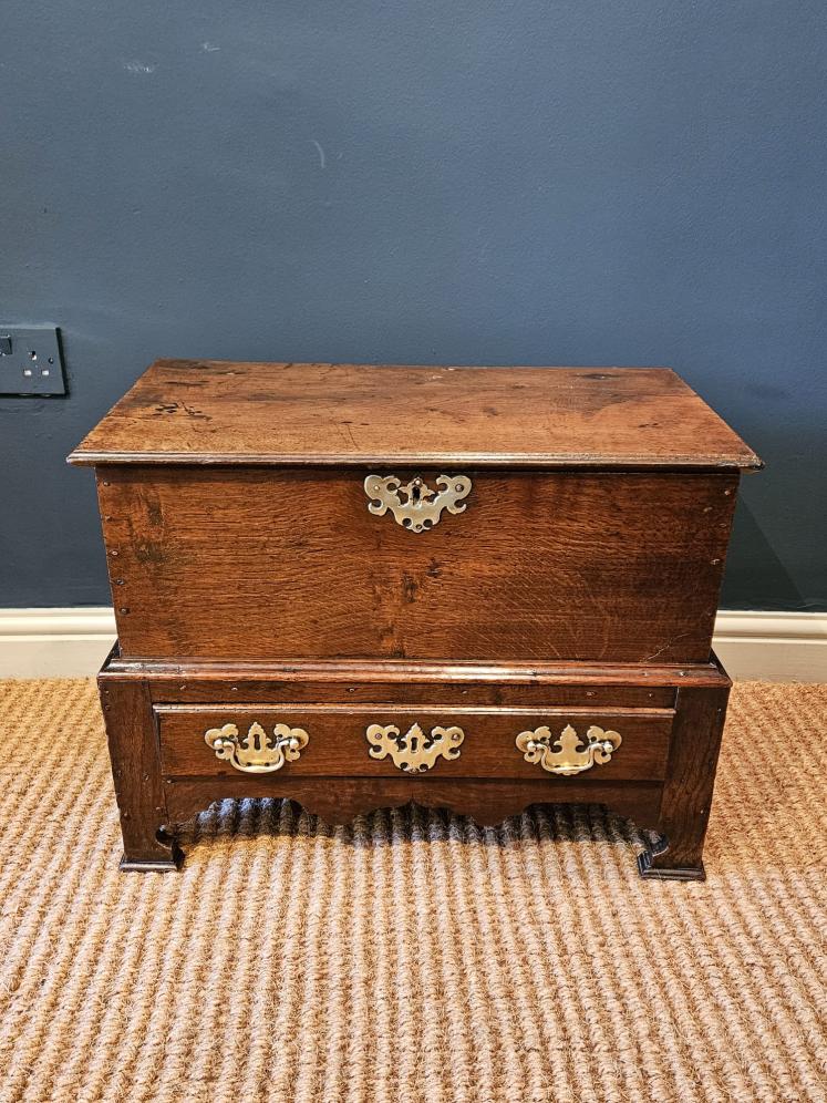 George II Oak Coffer Bach  - Image 1