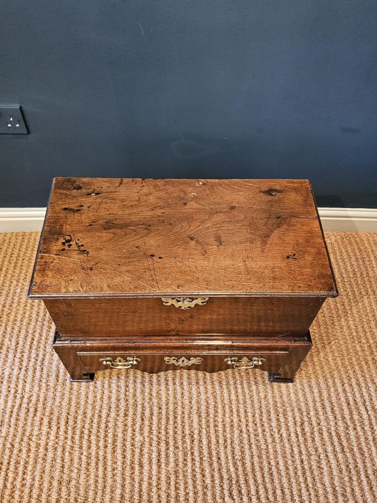 George II Oak Coffer Bach  - Image 3