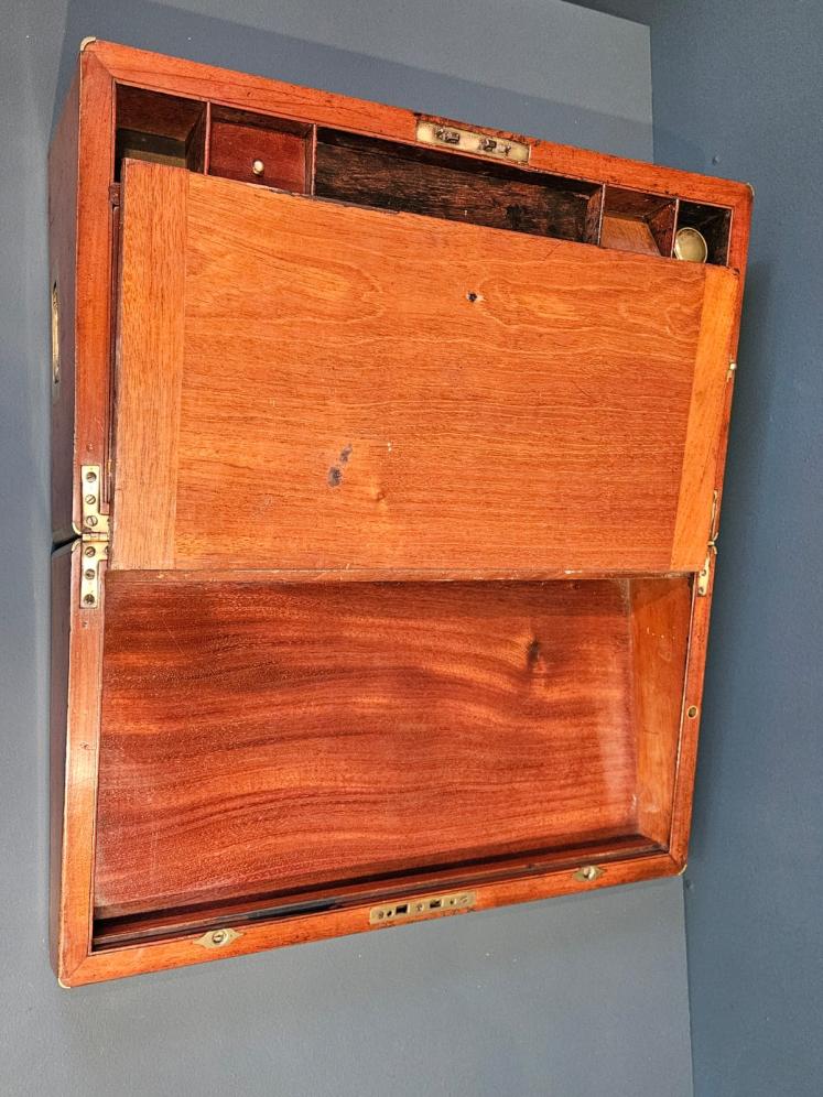 Large Early Victorian Mahogany Writing Slope - Image 3