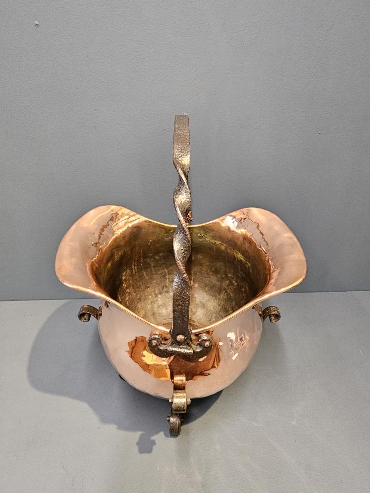Arts and Crafts Copper and Wrought Iron Coal Scuttle - Image 5