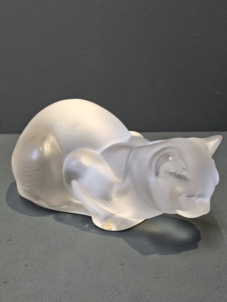 Large Lalique Opalescent Crouching Cat - Image 6