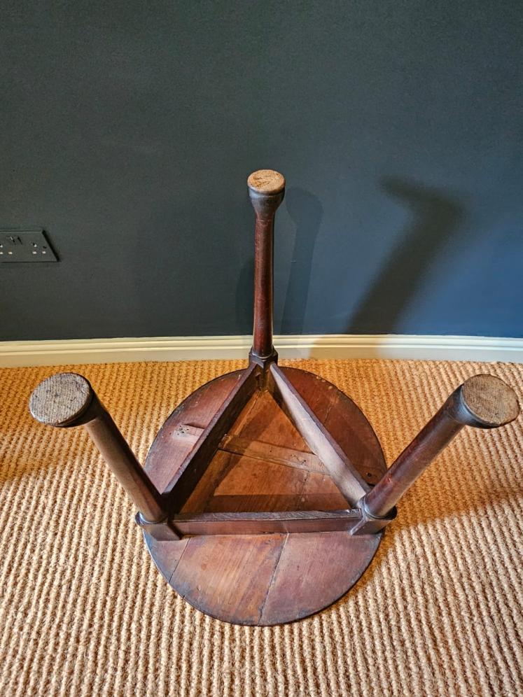George III Elm Pad Foot Cricket Table - Image 2